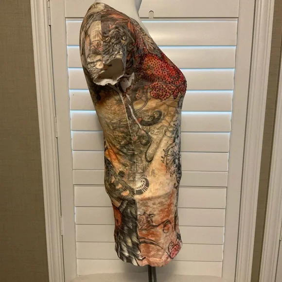 Slim-Fit Graphic Short Sleeve Tee in Orange and Black - Picture 3 of 6